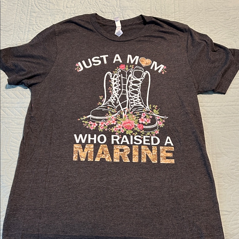 Heathered Gray Graphic T-Shirt with Marine Design